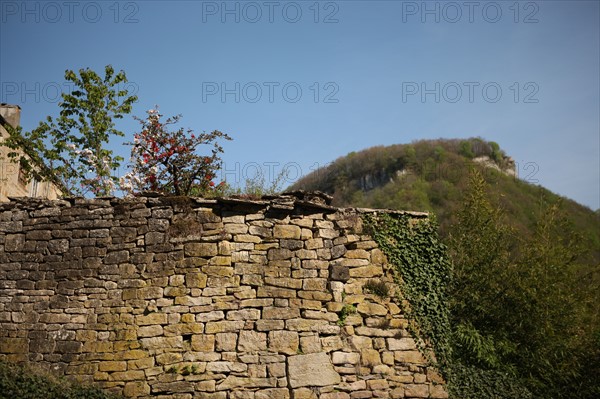 France, franche comté, jura, baume les messieurs, village, patrimoine, montagne, reculée, nature, mur de pierre,