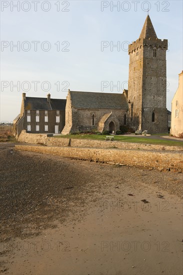 France, Basse Normandie, manche, cote des havres, portbail, littoral, mer, eglise, clocher, quai, religion, maree basse,