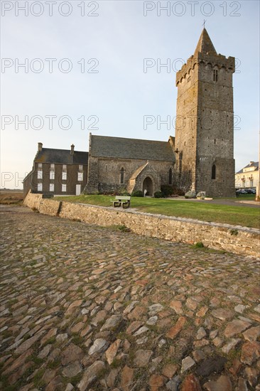 France, Basse Normandie, manche, cote des havres, portbail, littoral, mer, eglise, clocher, quai, religion,