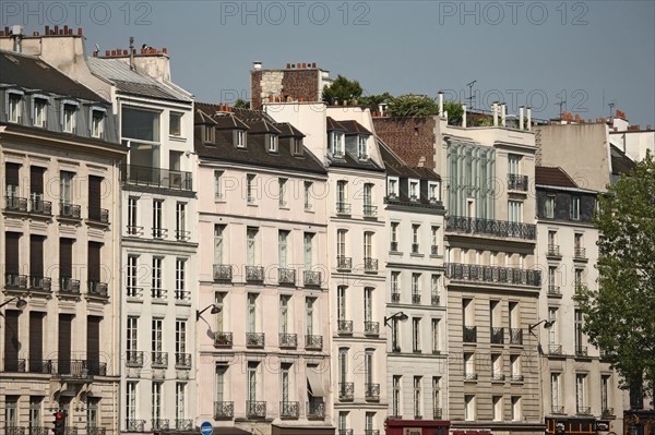 France, paris, quai des grands augustins, bord de seine, immeubles, batiments,