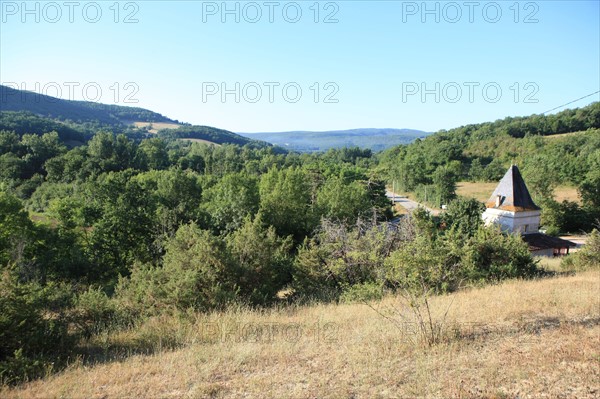 france, region midi pyrenees, tarn et garonne, varen, arnac, ferme de quyvie, sylvie et thierry bolmont, agriculture biologique, tomates, herbes aromatiques, alimentation, jardin, gite, colombier, causse, nature, herbes, panorama, vegetation,