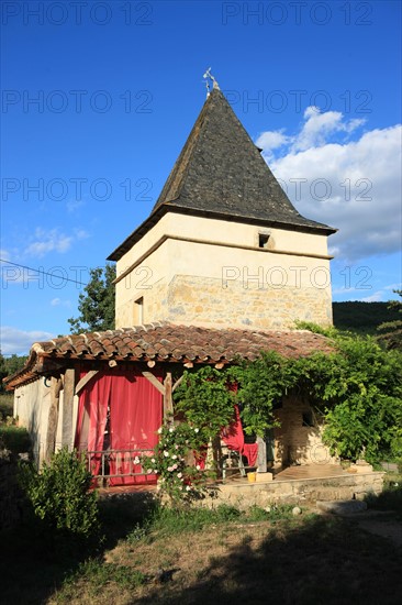 france, region midi pyrenees, tarn et garonne, varen, arnac, ferme de quyvie, sylvie et thierry bolmont, agriculture biologique, tomates, herbes aromatiques, alimentation, jardin, gite, colombier, ancien pigeonnier reconverti en hebergement saisonnier,