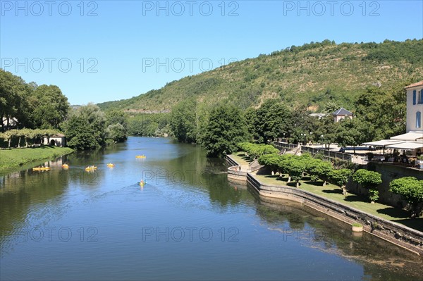 france, region midi pyrenees, tarn et garonne, 82, gorges de l'aveyron, saint antonin noble val, moyen age, vieilles pierres, patrimoine, histoire, aveyron, canoe kayak, sports nautiques, eau, riviere,