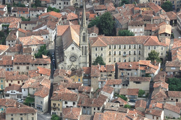 france, region midi pyrenees, tarn et garonne, 82, gorges de l'aveyron, saint antonin noble val, moyen age, vieilles pierres, patrimoine, histoire, panorama, toits, tuiles, eglise, clocher,