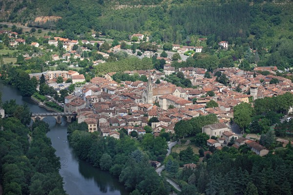 france, region midi pyrenees, tarn et garonne, 82, gorges de l'aveyron, saint antonin noble val, moyen age, vieilles pierres, patrimoine, histoire, panorama, toits,