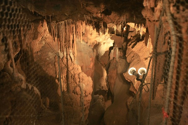 france, region midi pyrenees, tarn et garonne, 82, gorges de l'aveyron, sain antonin noble val, grotte du bosc, stalactites, concretions, speleologie, visites, tourisme,