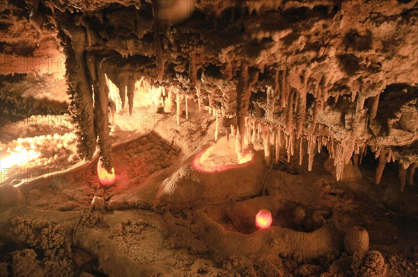 france, region midi pyrenees, tarn et garonne, 82, gorges de l'aveyron, sain antonin noble val, grotte du bosc, stalactites, concretions, speleologie, visites, tourisme,