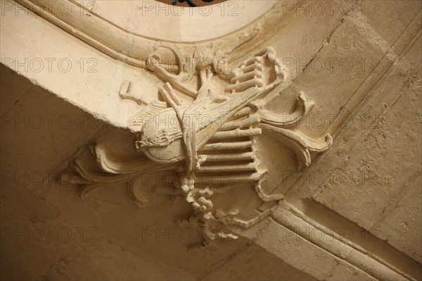 France, Haute Normandie, eure, le bec hellouin, abbaye du bec, eglise abbatiale, escalier sainte cecile, grand escalier, decoration d'instruments de musique,