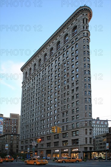 usa, etat de New York, New York City, Manhattan, Chelsea, flatiron, fer a repasser, building, nuit, taxi,