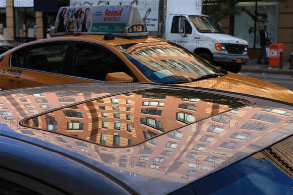 usa, etat de New York, New York City, Manhattan, Chelsea, buildings, rue, 8th avenue, buildings, reflet dans une voiture,