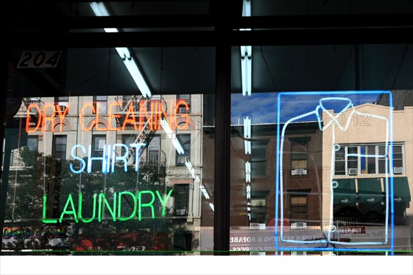 usa, etat de New York, New York City, Manhattan, Chelsea, buildings, rue, 8th avenue, magasin, laundry, blanchisserie,