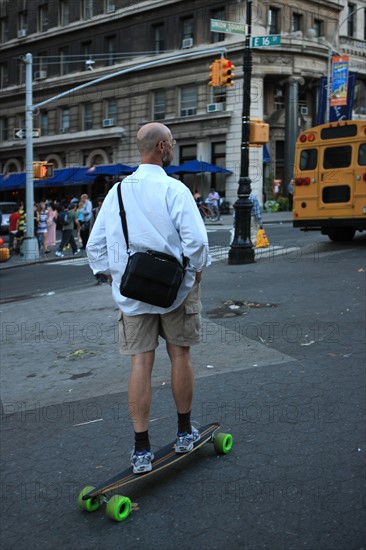 usa, etat de New York, New York City, Manhattan, Chelsea, buildings, rue, union square, senior, skateboard,