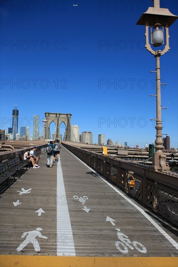 usa, etat de New York, New York City, Manhattan, brooklyn, pont de brooklyn bridge, pietons, vehicules, jogging, circulation, pointe de Manhattan,