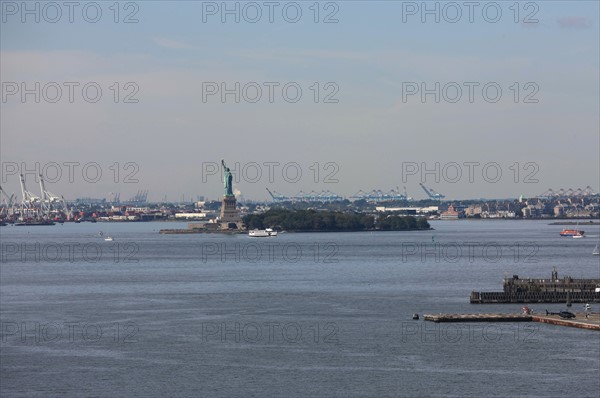 usa, etat de New York, New York City, Manhattan, brooklyn, pont de brooklyn bridge, pietons, vehicules, jogging, circulation, pointe de Manhattan, statue de la liberte,