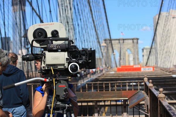 usa, etat de New York, New York City, Manhattan, brooklyn, pont de brooklyn bridge, pietons, vehicules, jogging, circulation, pointe de Manhattan, camera, 35 mm, cinema, tournage film,