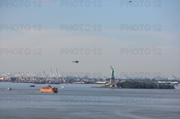 usa, etat de New York, New York City, Manhattan, brooklyn, pont de brooklyn bridge, pietons, vehicules, jogging, circulation, pointe de Manhattan, statue de la liberte, port, helicopteres,