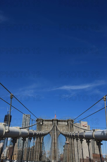 usa, etat de New York, New York City, Manhattan, brooklyn, pont de brooklyn bridge, pietons, vehicules, jogging, circulation, pointe de Manhattan,