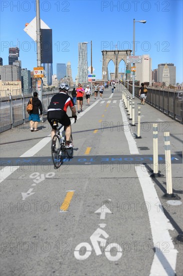 usa, etat de New York, New York City, Manhattan, brooklyn, pont de brooklyn bridge, pietons, vehicules, jogging, circulation, pointe de Manhattan,