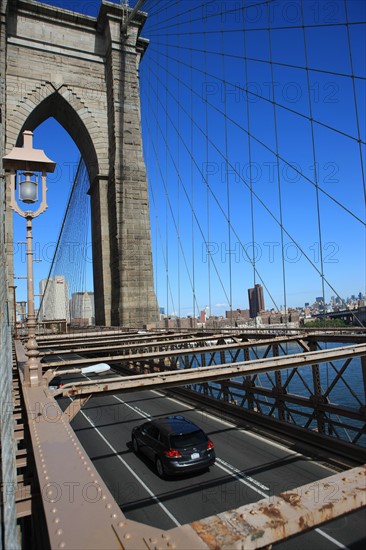 usa, etat de New York, New York City, Manhattan, brooklyn, pont de brooklyn bridge, pietons, vehicules, jogging, circulation, pointe de Manhattan,