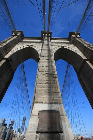 usa, etat de New York, New York City, Manhattan, brooklyn, pont de brooklyn bridge, pietons, vehicules, jogging, circulation, pointe de Manhattan,