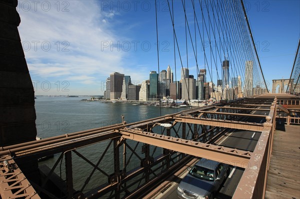 usa, etat de New York, New York City, Manhattan, brooklyn, pont de brooklyn bridge, pietons, vehicules, jogging, circulation, pointe de Manhattan, statue de la liberte,