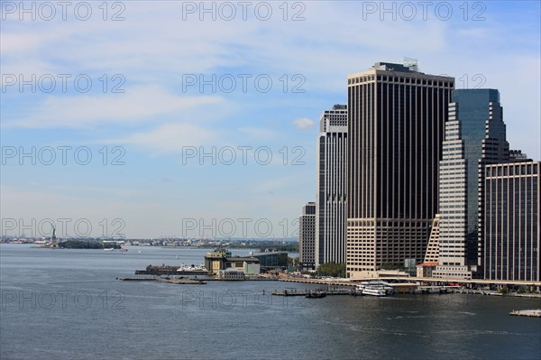 usa, etat de New York, New York City, Manhattan, brooklyn, pont de brooklyn bridge, pietons, vehicules, jogging, circulation, pointe de Manhattan, statue de la liberte,