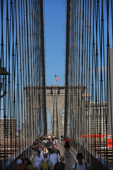 usa, etat de New York, New York City, Manhattan, brooklyn, pont de brooklyn bridge, pietons, vehicules, jogging, circulation, pointe de Manhattan,