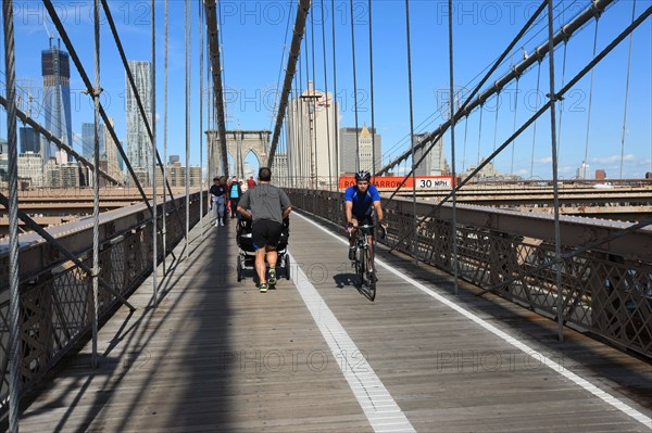 usa, etat de New York, New York City, Manhattan, brooklyn, pont de brooklyn bridge, pietons, vehicules, jogging, circulation, pointe de Manhattan,