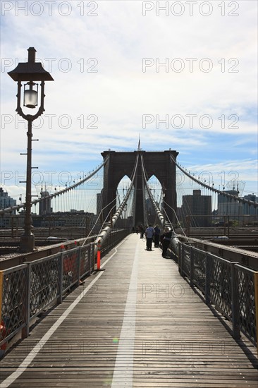 usa, etat de New York, New York City, Manhattan, brooklyn, pont de brooklyn bridge, pietons, vehicules, jogging, circulation, pointe de Manhattan,