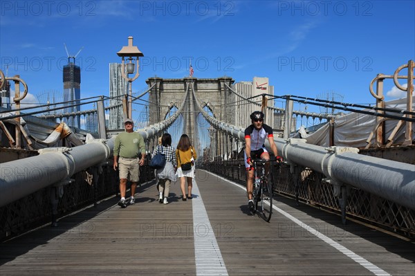 usa, etat de New York, New York City, Manhattan, brooklyn, pont de brooklyn bridge, pietons, vehicules, jogging, circulation, pointe de Manhattan,