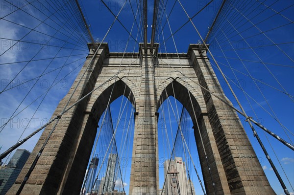 usa, etat de New York, New York City, Manhattan, brooklyn, pont de brooklyn bridge, pietons, vehicules, jogging, circulation, pointe de Manhattan,