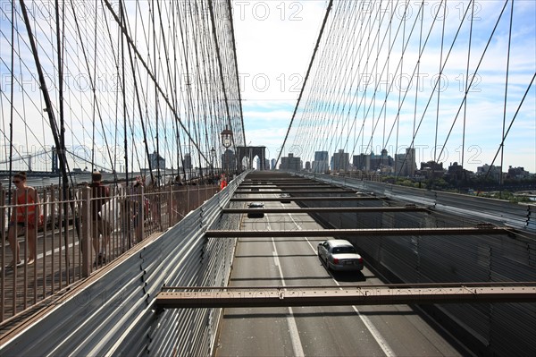 usa, etat de New York, New York City, Manhattan, brooklyn, pont de brooklyn bridge, pietons, vehicules, jogging, circulation, pointe de Manhattan,