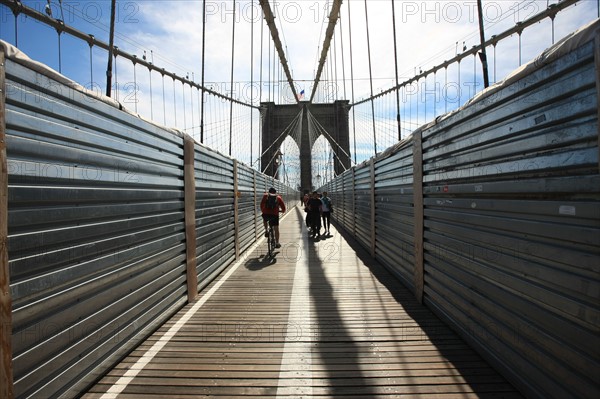 usa, etat de New York, New York City, Manhattan, brooklyn, pont de brooklyn bridge, pietons, vehicules, jogging, circulation, pointe de Manhattan,