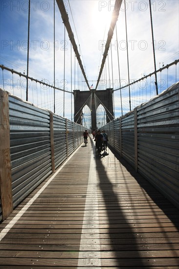 usa, etat de New York, New York City, Manhattan, brooklyn, pont de brooklyn bridge, pietons, vehicules, jogging, circulation, pointe de Manhattan,