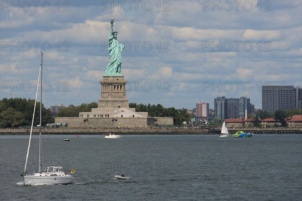 usa, etat de New York, New York City, Manhattan, financial district, pointe de Manhattan, ferry pour Staten Island, buildings, baie, bateaux, statue de la liberte, Bartholdi,