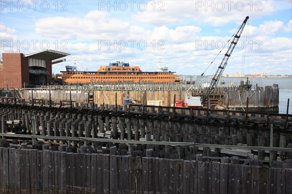 usa, etat de New York, New York City, Manhattan, financial district, pointe de Manhattan, ferry pour Staten Island, buildings, baie, bateaux, statue de la liberte, Bartholdi,