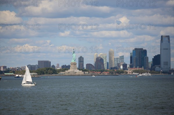 usa, etat de New York, New York City, Manhattan, financial district, pointe de Manhattan, ferry pour Staten Island, buildings, baie, bateaux, statue de la liberte, Bartholdi,