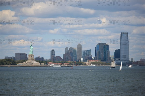 usa, etat de New York, New York City, Manhattan, financial district, pointe de Manhattan, ferry pour Staten Island, buildings, baie, bateaux, statue de la liberte, Bartholdi,