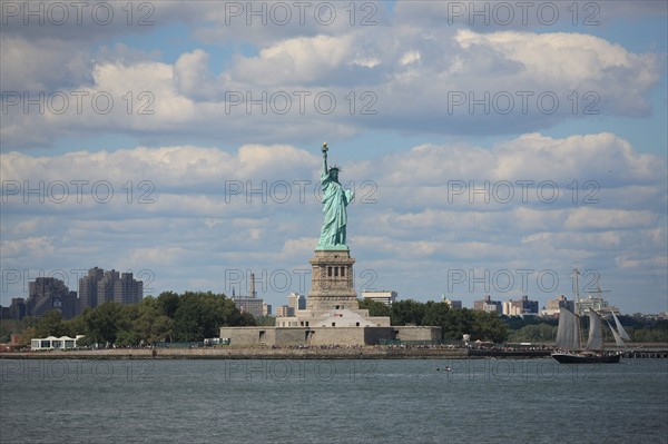 usa, etat de New York, New York City, Manhattan, financial district, pointe de Manhattan, ferry pour Staten Island, buildings, baie, bateaux, statue de la liberte, Bartholdi,