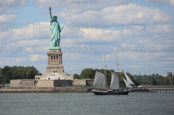 usa, etat de New York, New York City, Manhattan, financial district, pointe de Manhattan, ferry pour Staten Island, buildings, baie, bateaux, statue de la liberte, Bartholdi,