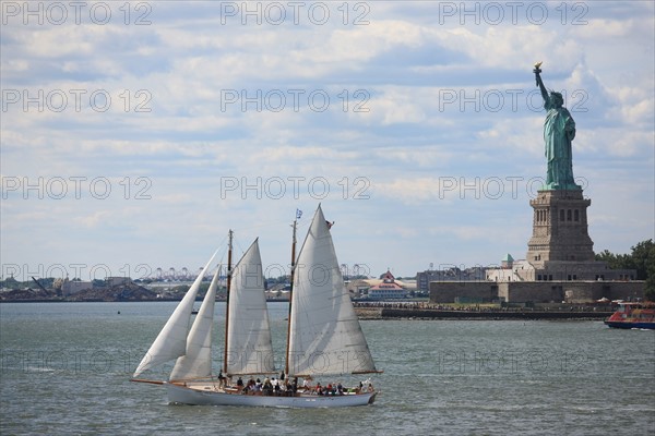 usa, etat de New York, New York City, Manhattan, financial district, pointe de Manhattan, ferry pour Staten Island, buildings, baie, bateaux, statue de la liberte, Bartholdi,