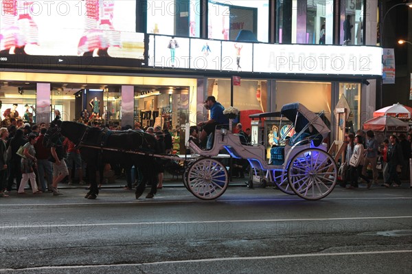 usa, etat de New York, New York City, Manhattan, Midtown, Broadway, vers Times Square, neons, nuit,