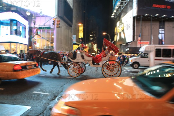 usa, etat de New York, New York City, Manhattan, Midtown, Broadway, vers Times Square, neons, nuit,