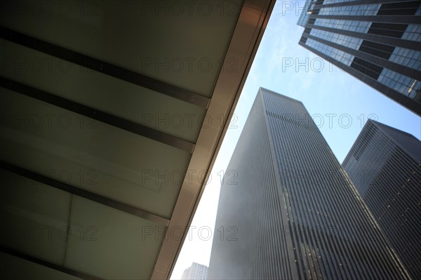 usa, etat de New York, New York City, Manhattan, Broadway, vers Rockfeller Center, buildings, rue,