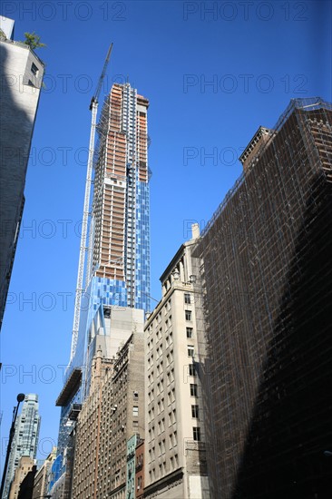 usa, etat de New York, New York City, Manhattan, Broadway, vers Rockfeller Center, buildings, rue,