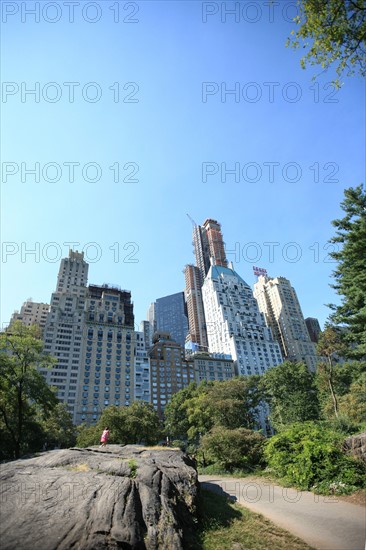 usa, etat de New York, New York City, Manhattan, Broadway, Central Park, jardin, building, promeneurs, rocher,