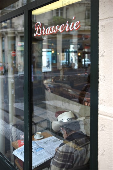 France, ile de france, paris, 9e arrondissement, 65 rue jean baptiste pigalle, bar le sans souci, restaurant, enseigne, terrasse, cowboy a chapeau, 
Date : 2011-2012