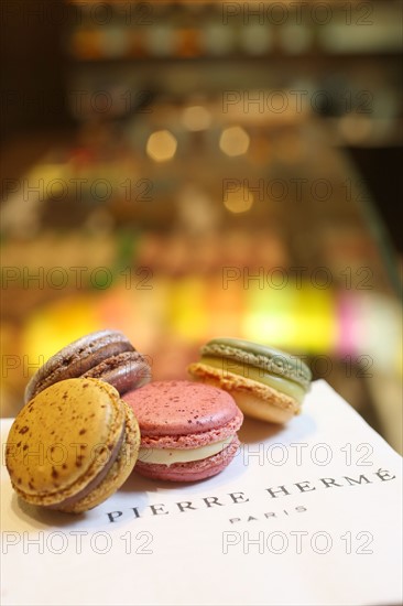 France, ile de france, paris 1er arrondissement, 6 rue cambon, boutique pierre herme, macarons, chocolat, patisserie,
Date : 2011-2012
