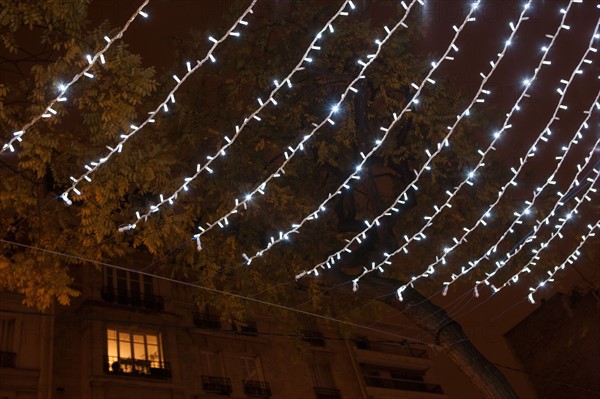 france, ile de france, paris, 14e arrondissement, nuit, matin, rue d'alesia, decoration de noel, 

Date : decembre 2012