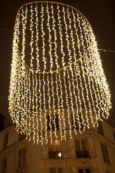 france, ile de france, paris, 14e arrondissement, nuit, matin, rue d'alesia, decoration de noel, 

Date : decembre 2012